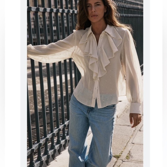 Zara Crème Ruffle Textured Button Down Blouse Size Medium - Picture 2 of 12